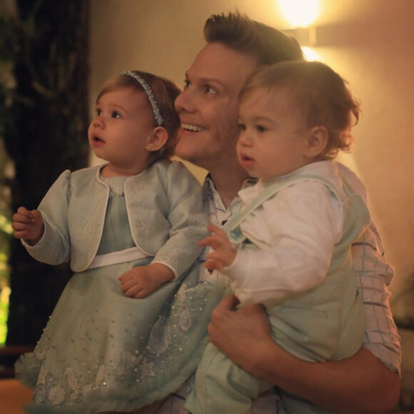 Thais Fersoza elogiou a atuação de Michel Teló como pai neste domingo, 12 de agosto de 2018