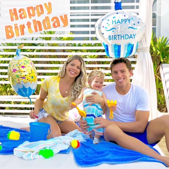 Karina Bacchi e Amaury Nunes comemoraram o primeiro aniversário de Enrico em Miami, nos Estados Unidos
