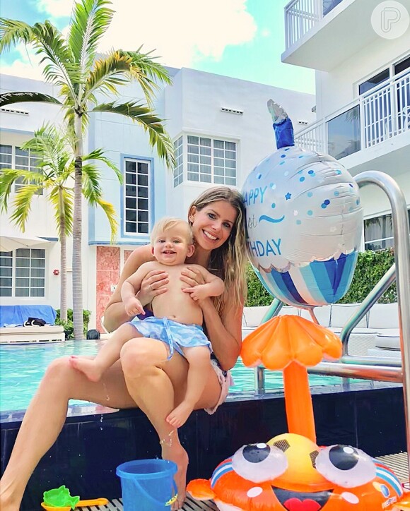 Karina Bacchi está passando dias em Miami, nos Estados Unidos, com o filho, Enrico