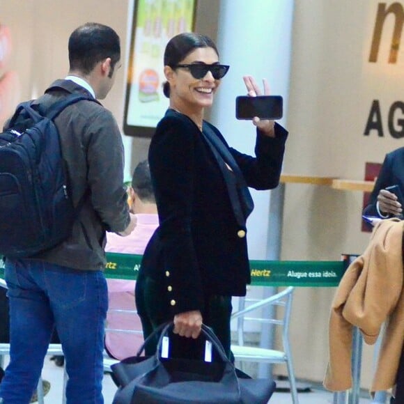 Juliana Paes embarcou no aeroporto Santos Dumont nesta terça-feira, dia 14 de agosto de 2018