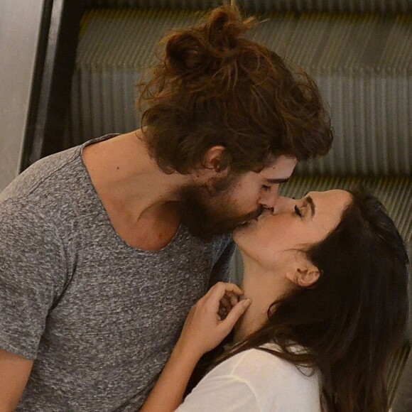 Tatá Werneck ganhou declaração e buquê de presente de Rafael Vitti em seu aniversário de 35 anos