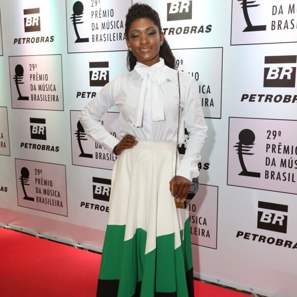 Durante o 29º Prêmio da Música Brasileira, Erika Januza conta ao Purepeople que está se dedicando aos treinos do 'Dança dos Famosos'