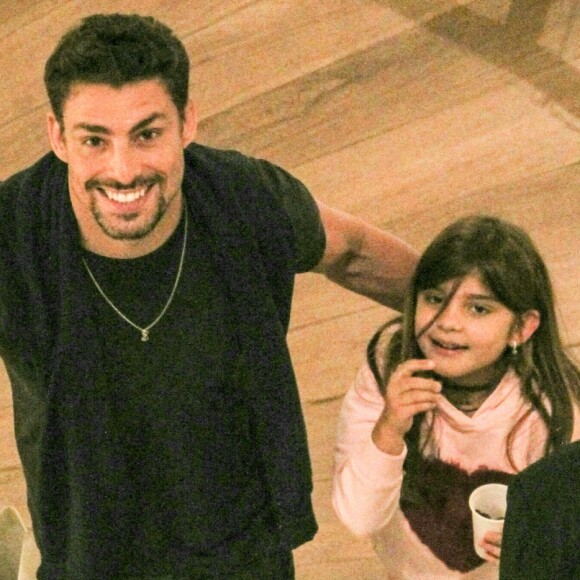 Grazi Massafera possui boa relação com Cauã Reymond pela filha, Sofia: 'Não tenho nada além da responsabilidade em criá-la e educá-la da melhor forma possível, respeitando a nossa individualidade'