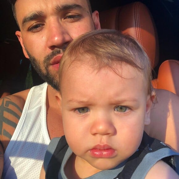 Gusttavo Lima e filho Gabriel chamaram atenção por semelhança em foto
