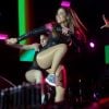 Anitta apostou em look de paetês e hot pants em estreia de show