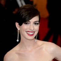 Anne Hathaway está confirmada em 'Alice no País das Maravilhas 2'