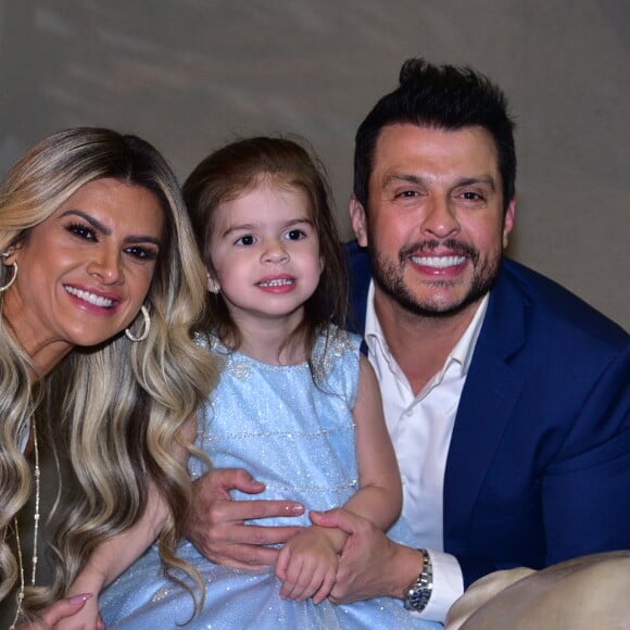 Mirella Santos e filha, Valentina, foram elogiadas ao combinarem look: 'É estilo que fala?'