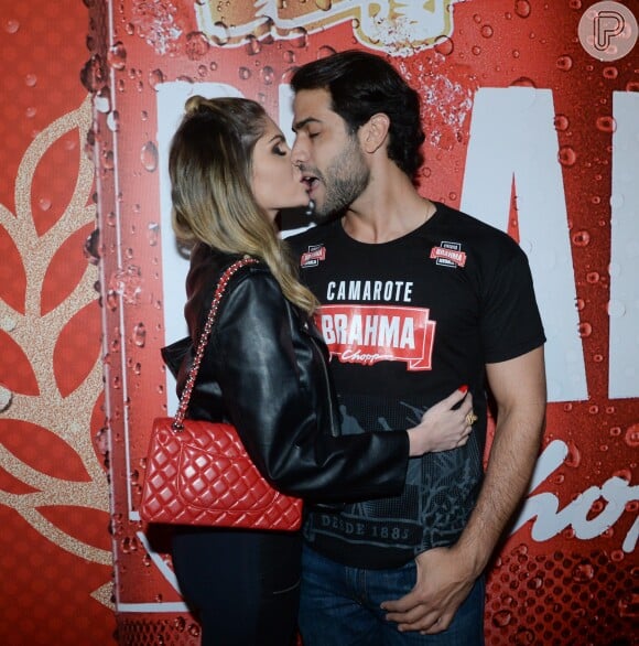 Bárbara Evans e Gustavo Theodoro trocaram beijos durante a festa do Peão de Barretos, em São Paulo, na madrugada deste domingo, 19 de agosto de 2018
