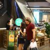Edson Celulari faz compras e passeia com a filha, Sophia, no Shopping Rio Design, no Rio de Janeiro, em 5 de agosto de 2014