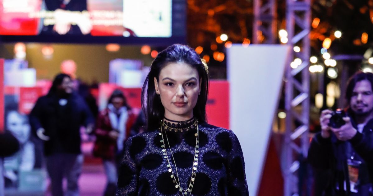 Isis Valverde vestindo look Dior em Festival de Gramado - Purepeople