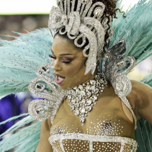 'Saio triste e contra a minha vontade mas agora, só com o tempo mesmo', disse Juliana Alves sobre a Unidos da Tijuca