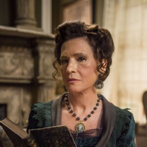 Lady Margareth (Natália do Vale) se desespera ao saber que Darcy (Thiago Lacerda) foi ferido no lugar de Elisabeta (Nathalia Dill) nos próximos capítulos da novela 'Orgulho e Paixão'