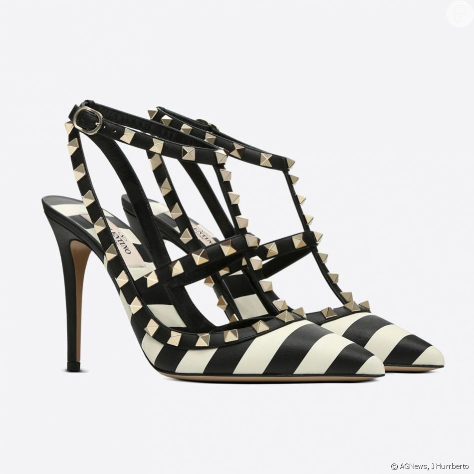 scarpin listrado preto e branco