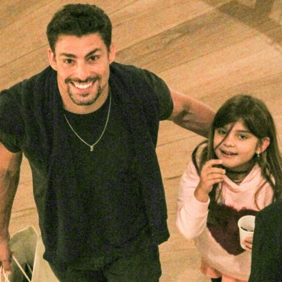 Cauã Reymond elogiou Grazi Massafera, sua ex-mulher, pela criação da filha, Sofia, de 6 anos