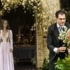 'Orgulho e Paixão': Elisabeta (Nathalia Dill) se encanta ao ver o noivo colhendo as flores para seu buquê