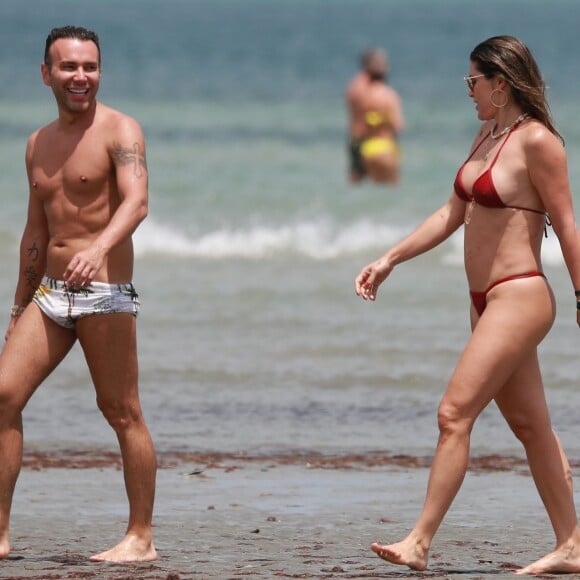 Flávia Alessandra e Matheus Mazzafera estão em Jericoacoara para o casamento de Camila Queiroz e Klebber Toledo