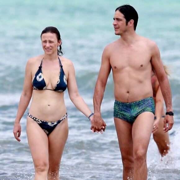 Mateus Solano e a mulher, Paula Braun, foram à praia de Jericoacoara neste sábado, 25 de agosto de 2018