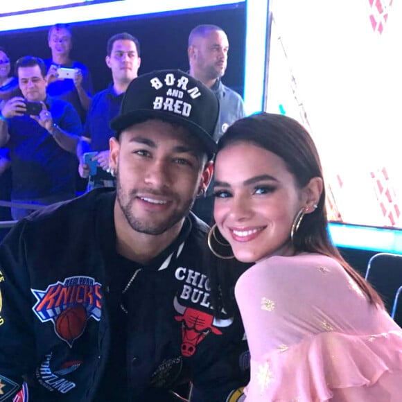 Namorado de Bruna Marquezine, Neymar também já adotou a técnica Miracle Touch
