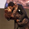 Taís Araújo e Lázaro Ramos trocaram beijos no palco do Prêmio Contigo! de TV, no fim de julho