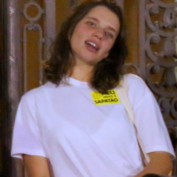 Bruna Linzmeyer no encontro Ocupa Sapatão em frente à Câmara do Rio de Janeiro