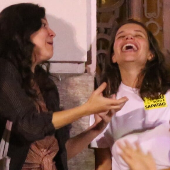 Bruna Linzmeyer é lésbica assumida e namora Priscila Visman