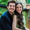 Juliana Paiva e Nicolas Prattes viajaram a Búzios para a gravação da novela 'O Tempo Não Para'