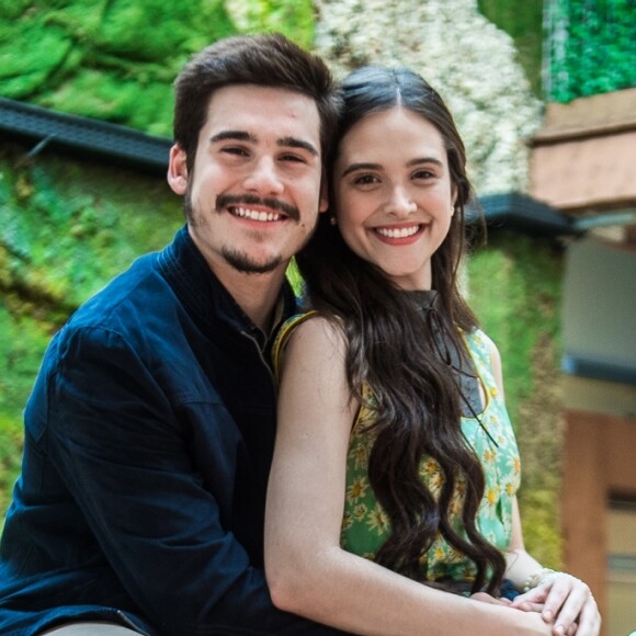 Juliana Paiva e Nicolas Prattes viajaram a Búzios para a gravação da novela 'O Tempo Não Para'