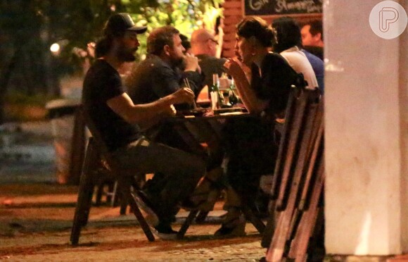 Rodrigo Santoro e a mulher, Mel Fronckowiak, jantaram em um restaurante na Gávea, Zona Sul do Rio