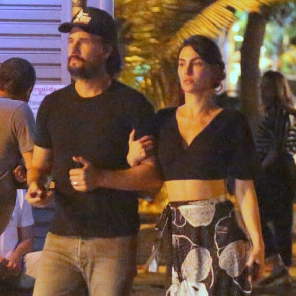 Rodrigo Santoro e Mel Fronckowiak foram fotografados sem a filha, Nina