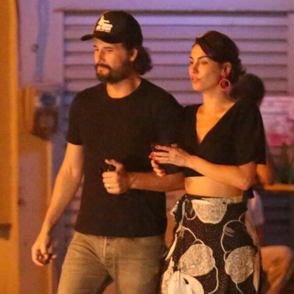 Rodrigo Santoro e Mel Fronckowiak foram a um restaurante na Gávea, Zona Sul do Rio, na noite deste domingo, 2 de setembro de 2018