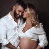 Andressa Suita relembrou uma foto da gravidez para parabenizar o marido, Gusttavo Lima, pelo aniversário de 29 anos