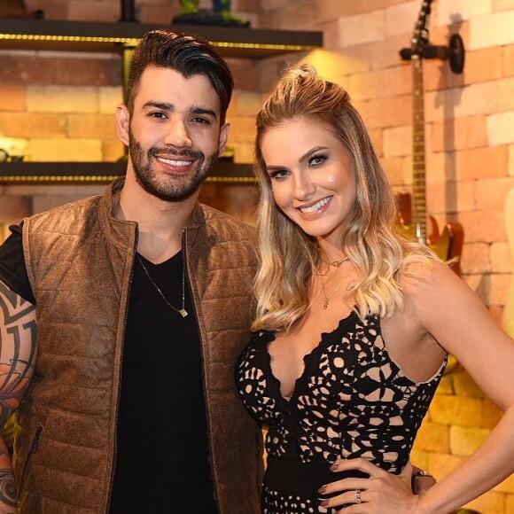 Gusttavo Lima deixa aliança em casa no aniversário e Suita alerta em vídeo nesta segunda-feira, dia 03 de setembro de 2018