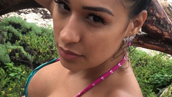 Simone posta foto de biquíni em viagem ao México: 'Uma encolhida na barriga'