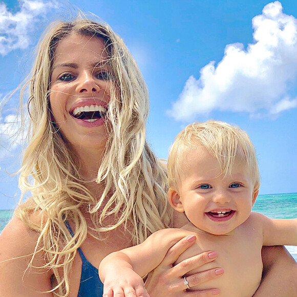 Karina Bacchi é mãe do pequeno Enrico, de 1 ano, fruto de uma produção independente da atriz