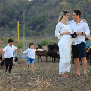 Wesley Safadão e a mulher, Thyane Dantas, recentemente fizeram um ensaio em família