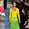  As tendências da Semana de Moda de Nova York: os tons de neon apareceram na passarela de Prabal Gurung  
  