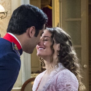 Randolfo (Miguel Romulo) se emociona com surpresa de Lídia (Bruna Griphao) e troca juras de amor com a Benedito nos próximos capítulos da novela 'Orgulho e Paixão'