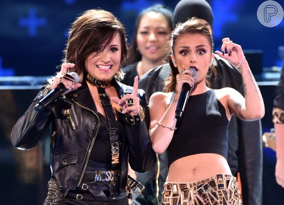 Demi Lovato abre o Teen Choice Awards 2014 com a música 'Really Don't Care'