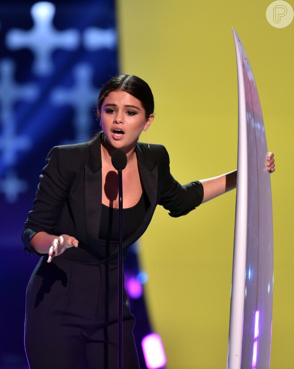 Selena Gomez ganha o Ultimate Choice Awards no Teen Choice Awards 2014