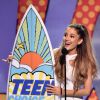 Ariana Grande ganha Melhor Artista Feminino no Teen Choice Awards 2014