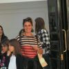 Giovanna Antonelli esbanjou simpatia ao lado das filhas em shopping do Rio