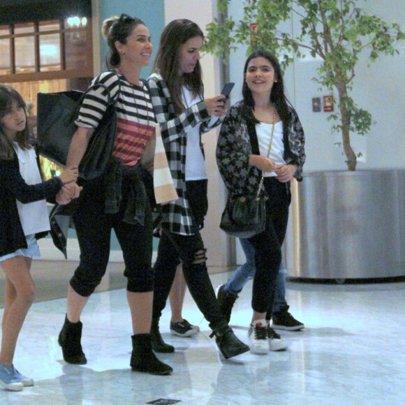 Giovanna Antonelli se divertiu com filhas em shopping do Rio nesta segunda-feira, 10 de setembro de 2018