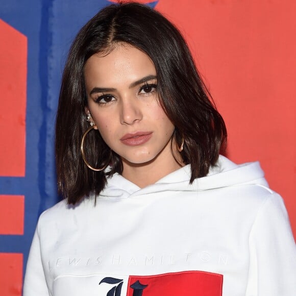 Bruna Marquezine explica escolha do look para evento: 'Amo roupa confortável, então amei esse look mais esportivo, porém com salto'