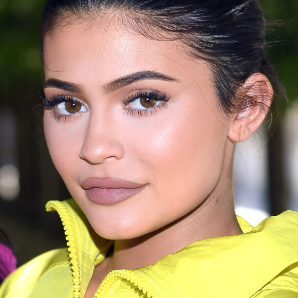 Kylie Jenner contou que aprendeu a lidar com comentários negativos