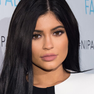 'Tantas coisas negativas chegam a mim o tempo todo. É claro que me afeta, mas você se torna mais forte', refletiu Kylie Jenner