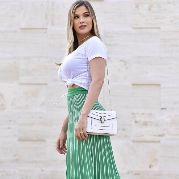 'Coloquei esse tênis, que a maioria acha horrível, mas eu estou amando', disse Andressa Suita, usando um chunky sneakers da marca Balenciaga