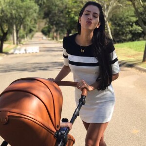 Adriana Sant'Anna sempre compartilha a rotina com os seguidores do Instagram
