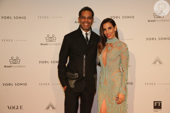 O casal Tania Khalil e Jarizinho também marcou presença no evento. Thania escolheu vestido em verde lavado para o evento