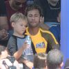 Pai coruja, Neymar já publicou na web um vídeo do filho dançando na escola com amigos