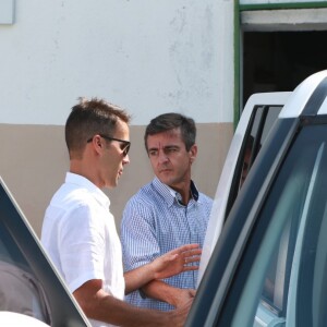 Marido de Ivete Sangalo, Daniel Cady foi fotografado na Igreja de Santo Antônio da Barra